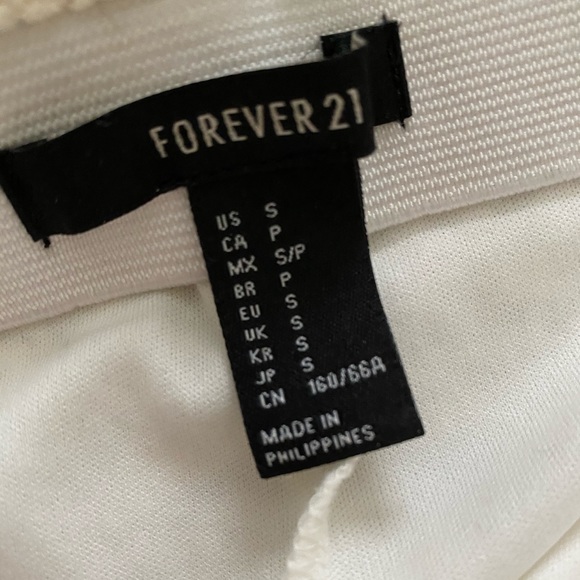 NWOT flattering lace pencil skirt - Picture 5 of 5